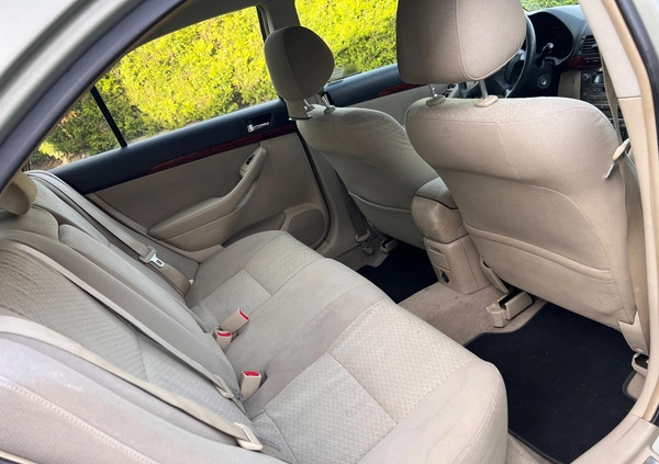 Toyota Avensis cena 5900 przebieg: 200000, rok produkcji 2004 z Rzeszów małe 46